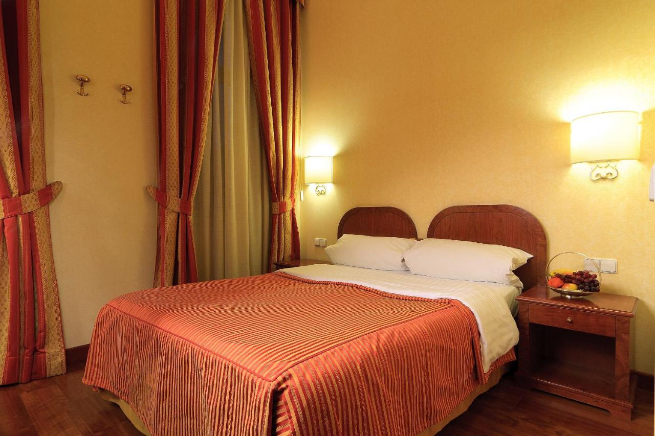 Hotel Kinsky Fountain Praga Habitación foto